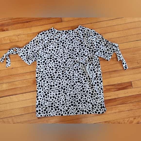 Banana Republic black and white spot shirt, size xs - Picture 6 of 6